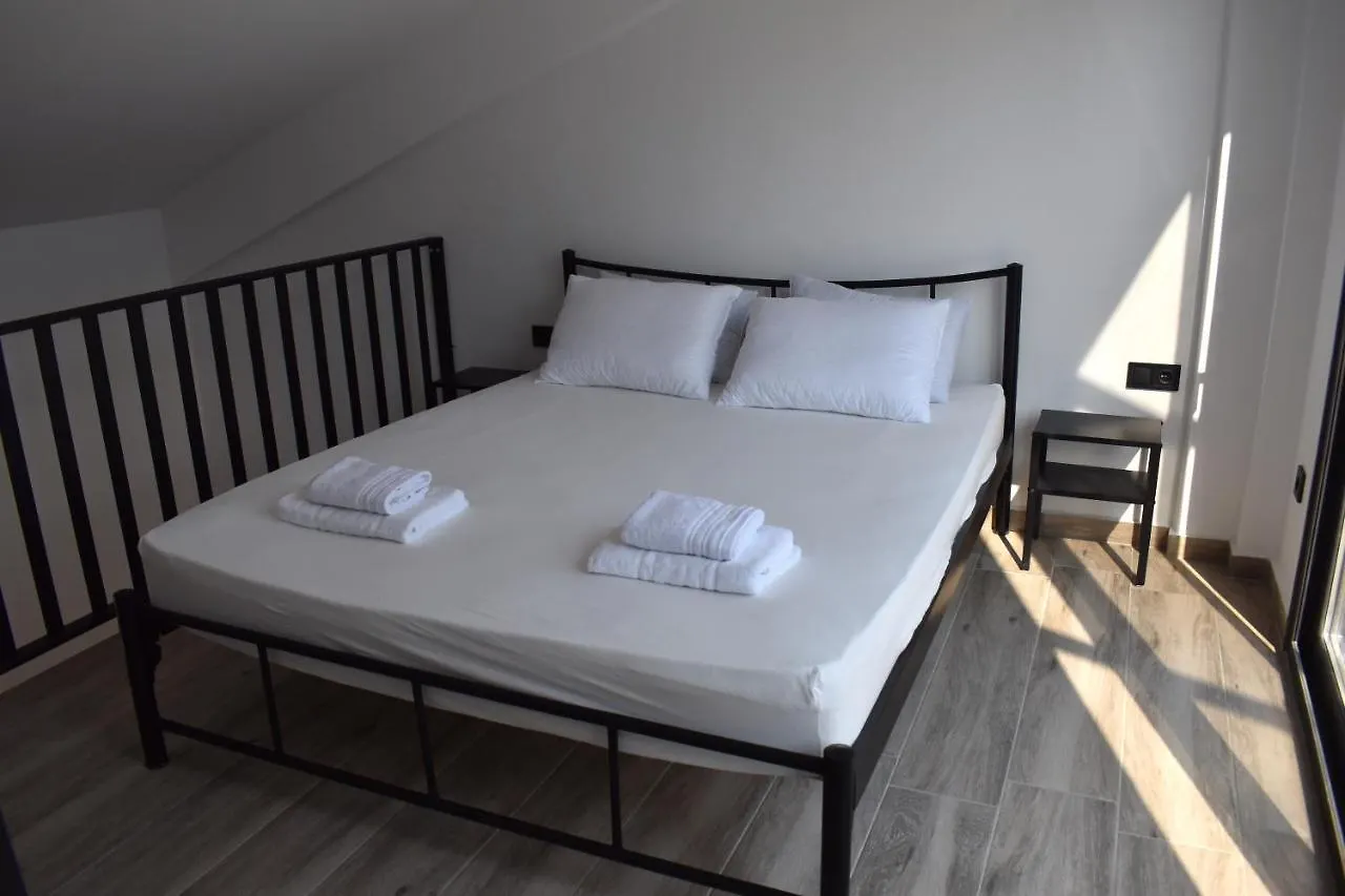 Malux Maisonettes Nea Kallikrateia
