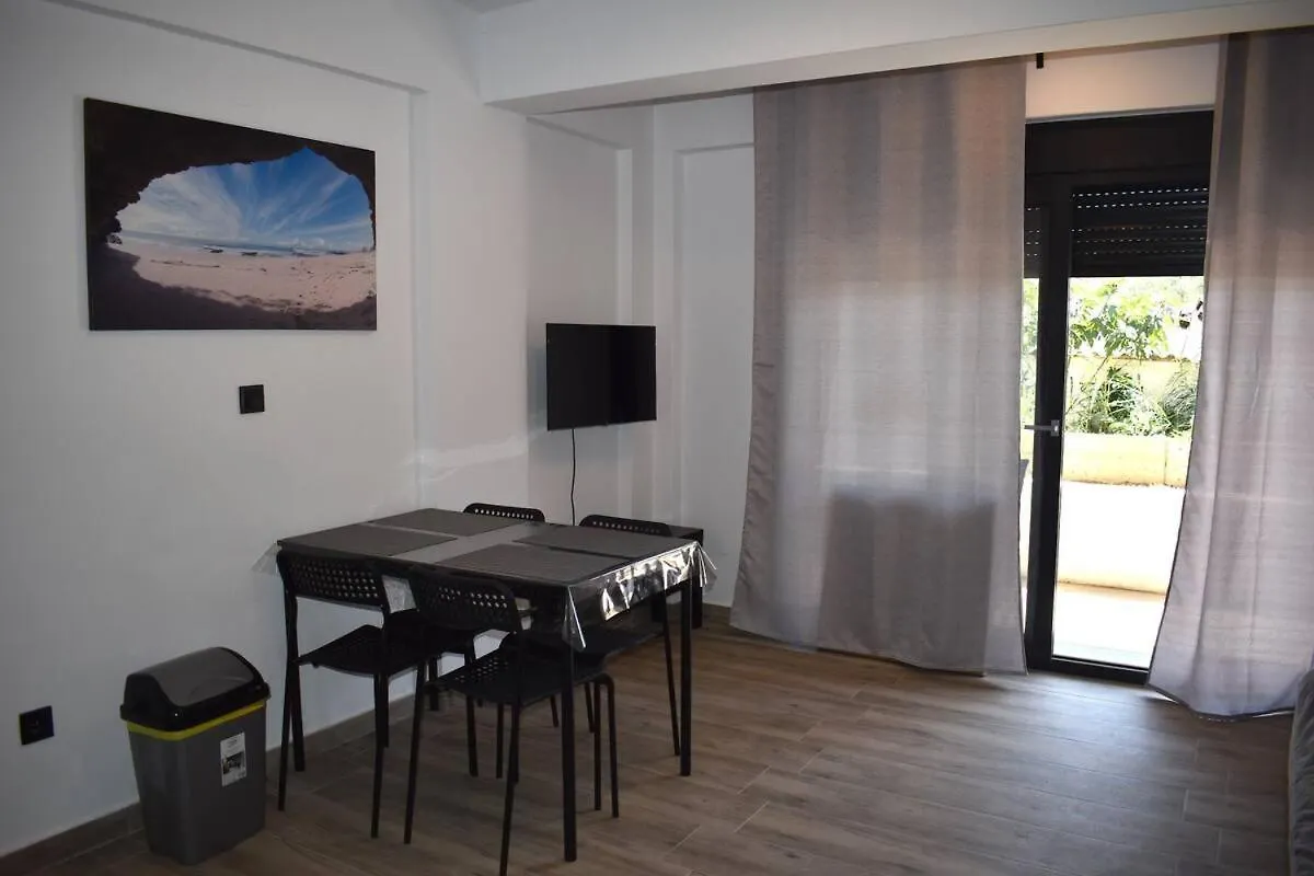 Malux Maisonettes Nea Kallikrateia