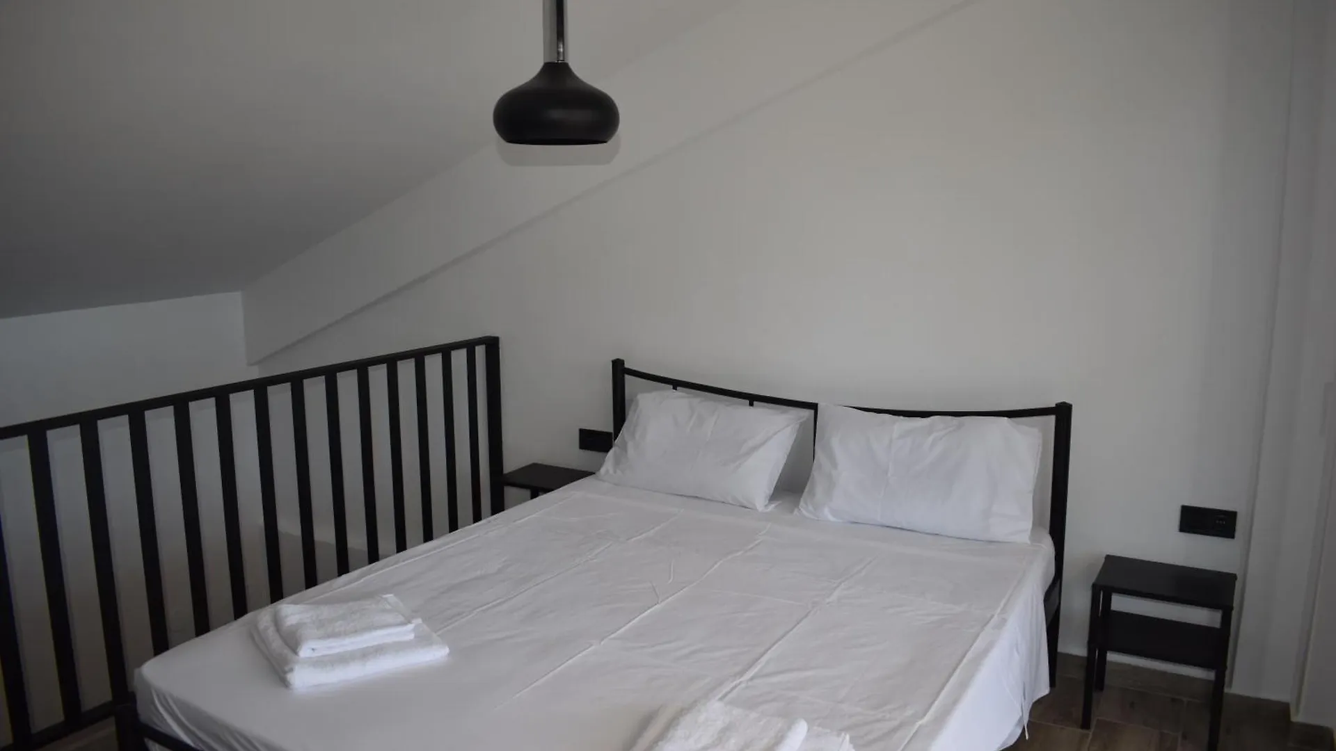 Malux Maisonettes Nea Kallikrateia
